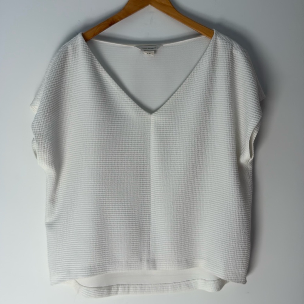 Club Monaco White Textured V-Neck Blouse